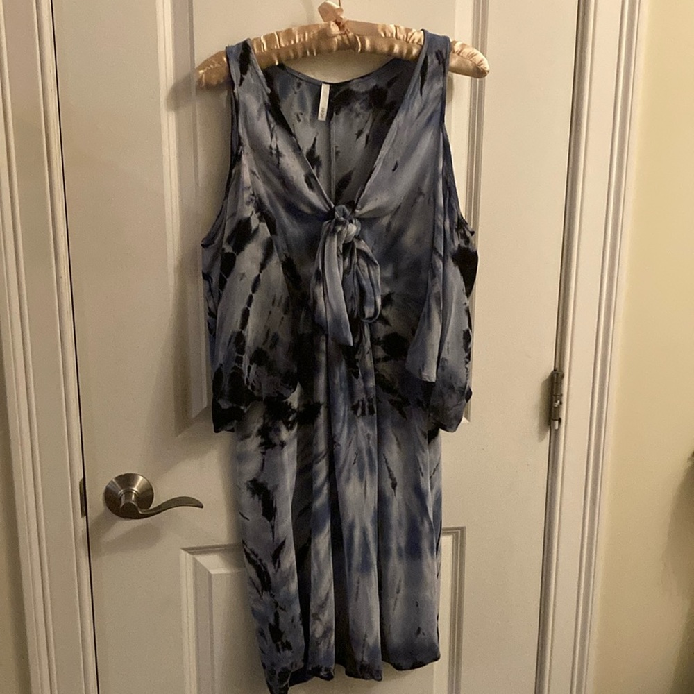 Sage Blue and Black Tie Dye Cold Shoulder Short Sleeve Women’s Dress. Size M.